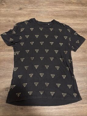 men’s black and gold guess t shirt